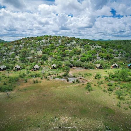 Ongava Tented Camp Окаукуехо Екстериор снимка